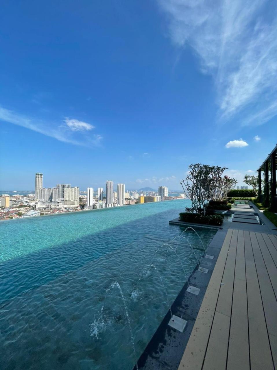 Beacon Executive Suite At Georgetown For 10Pax And 2 Bed Room Ngoại thất bức ảnh